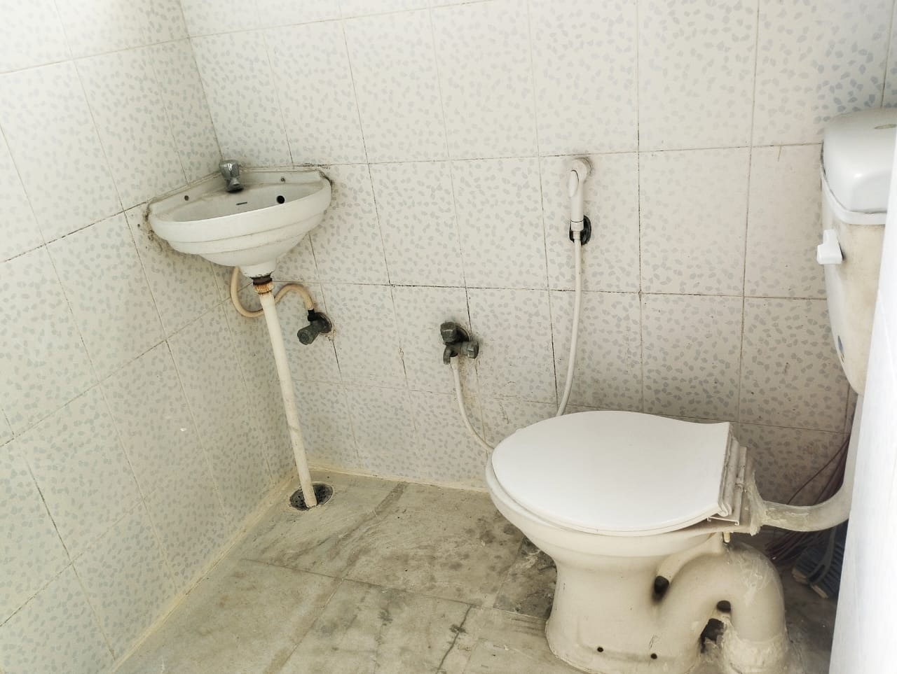 Unfurnished 3bhk in Hengrabari Rd, Lichubagan, Hengrabari, Guwahati, Assam, India for Rent